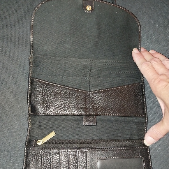 Fossil Pre-Loved Crossbody Very Good Condition.Elegant Black Women\'s Clutch
